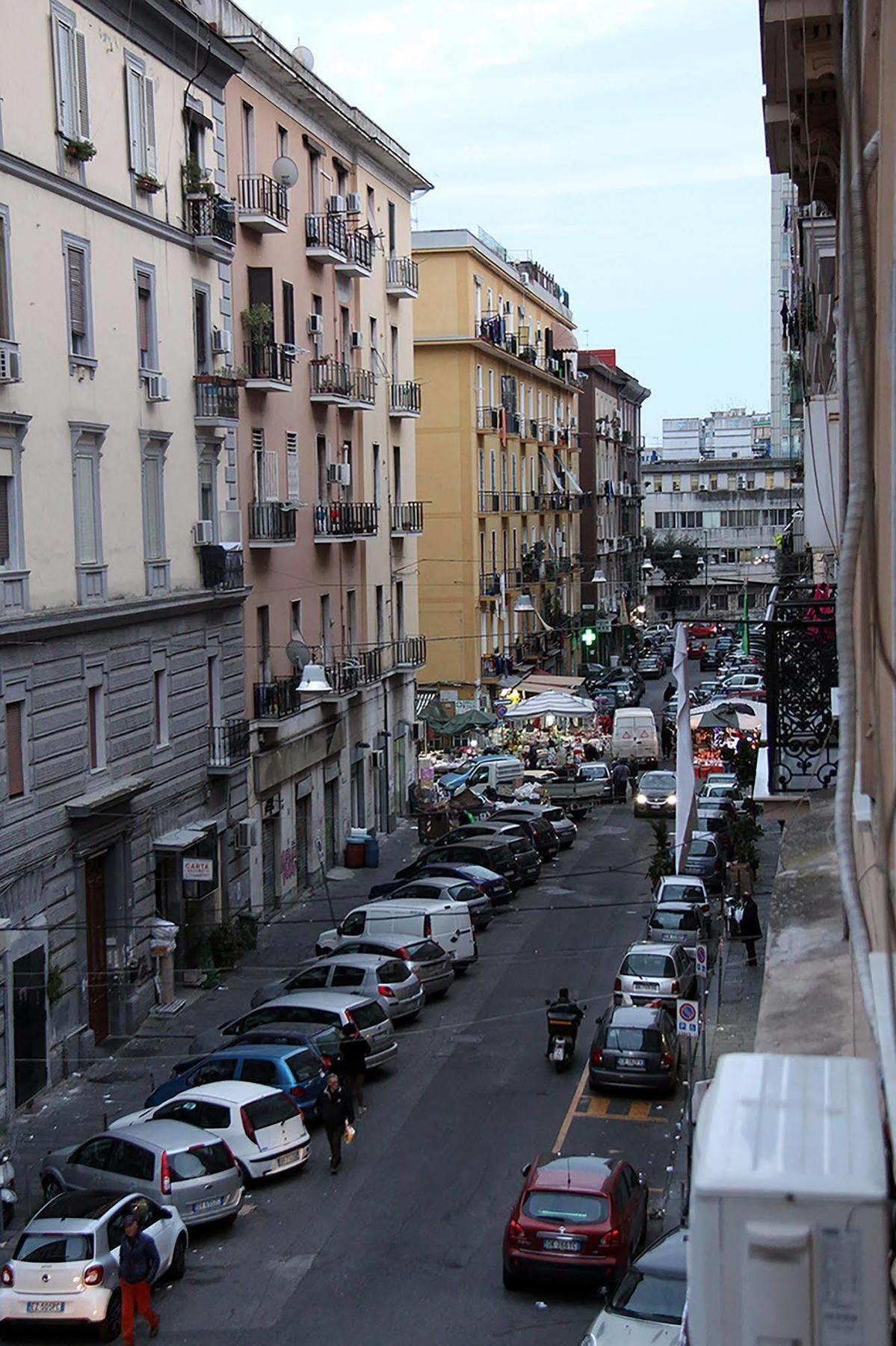 Cinquestelle Napoli Bagian luar foto